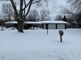 1949 Walnut Cir, Northbrook, IL 60062