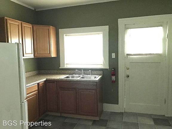 4th image of 904 Sunnybrae Ave