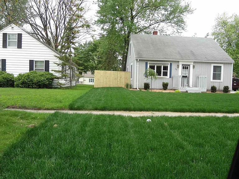 2213 Carolina St — Photo 1