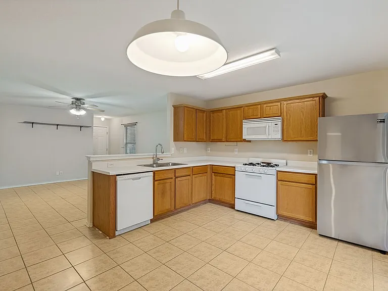 15918 Gino Park — Photo 12