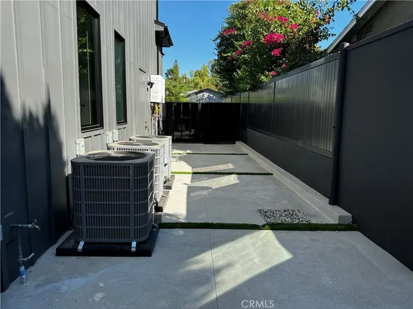 5325 Quakertown Ave, Woodland Hills, CA 91364