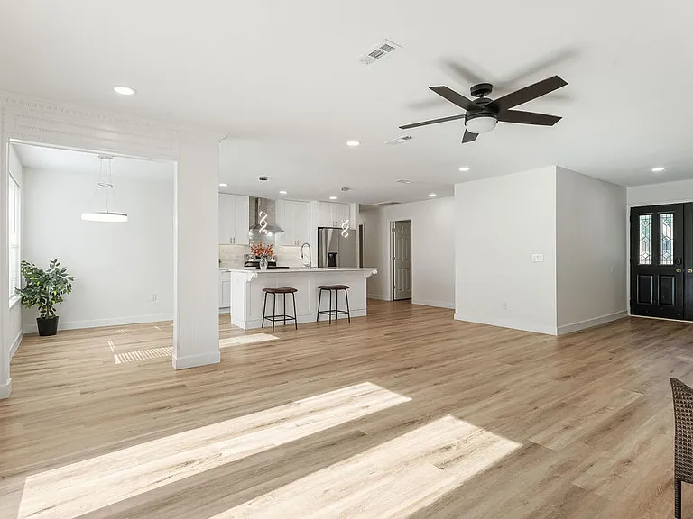 2411 W Megan Dr — Photo 4