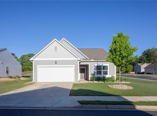 8 Shepard Dr, Dawsonville, GA 30534