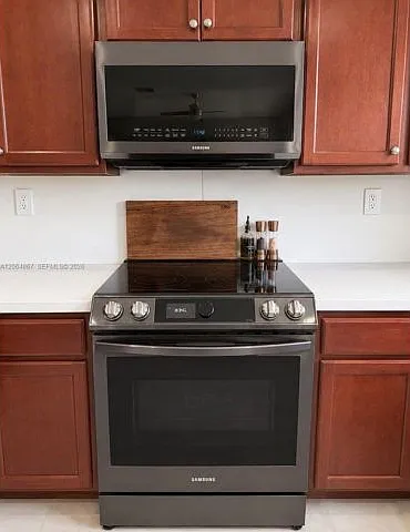3 bed, 2.5 bath, 1816 sqft, $3,600 — Photo 4