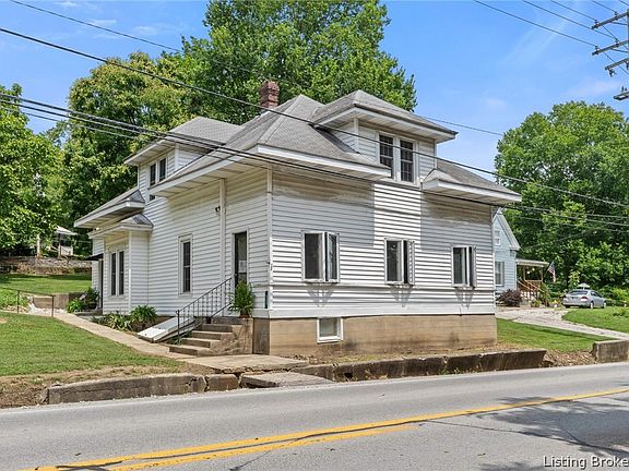 3rd image of 588 SE Main Street