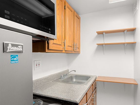 4th image of 4 W 90th St APT 2B