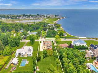 240 S Gillette Ave, Bayport, NY 11705