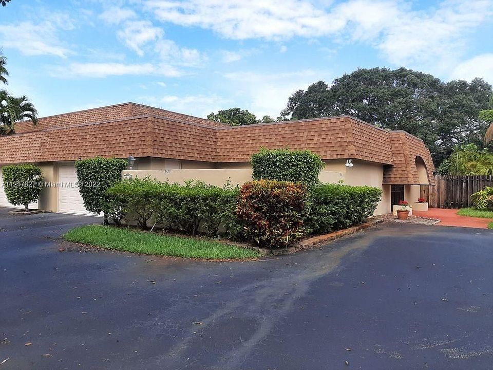 1st image of 19028 W Lake Dr