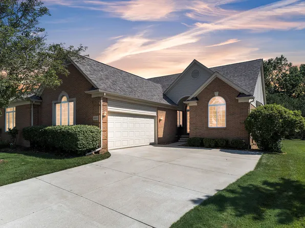 49454 N Glacier, Northville, MI 48168