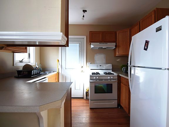 5th image of 38 Pearsall St