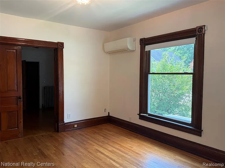 825 W Main St — Photo 6