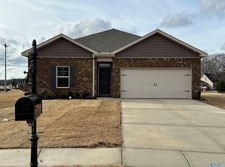 519 Raccoon Way, Hartselle, AL 35640