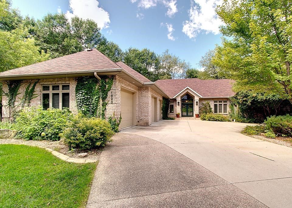 Front 1820 Mapleview