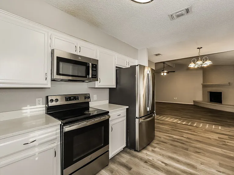 6004 Cool Springs Dr — Photo 8