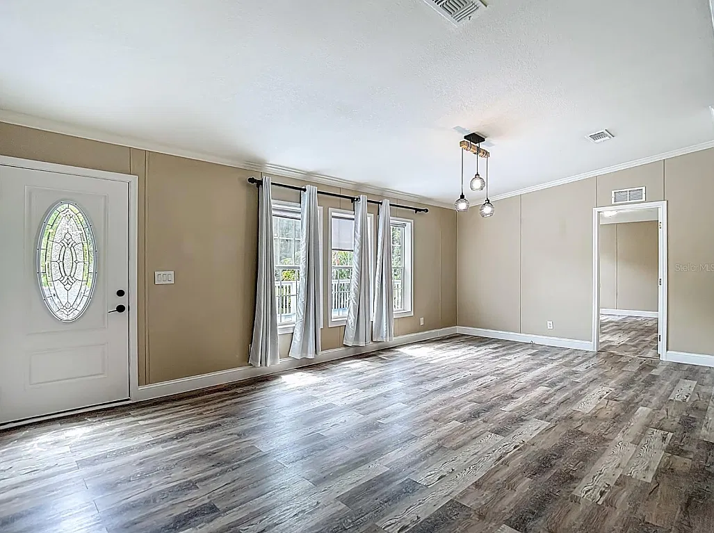3 bed, 2052 sqft, $2,300 — Photo 4