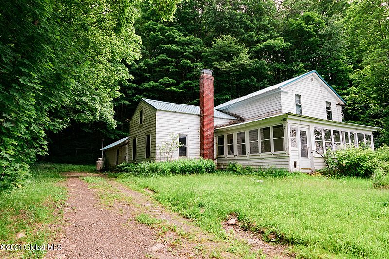 2nd image of 464 Rezen Road