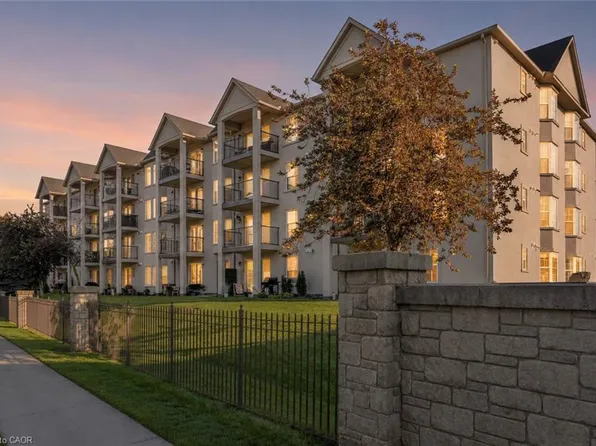 1421 Walkers Line #315, Burlington, ON L7M 4P4