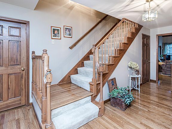5th image of 300 Deerfield Pl