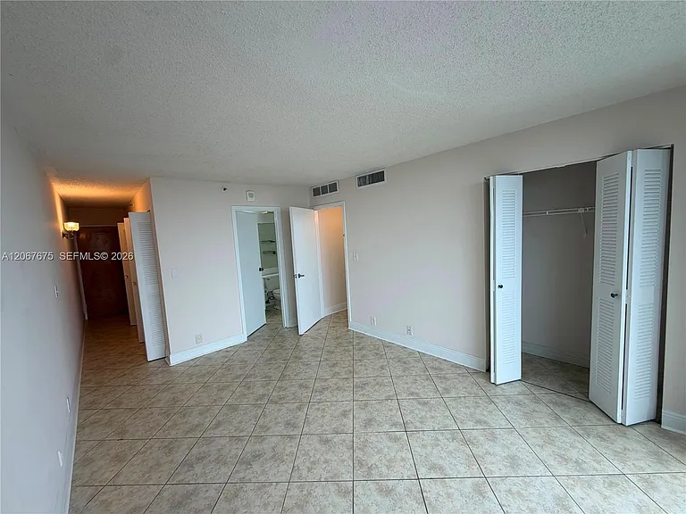 7601 E Treasure Dr #2007 — Photo 10