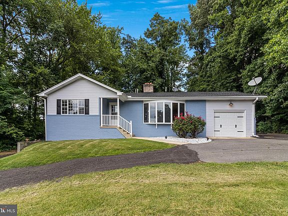2nd image of 35840 Army Navy Dr