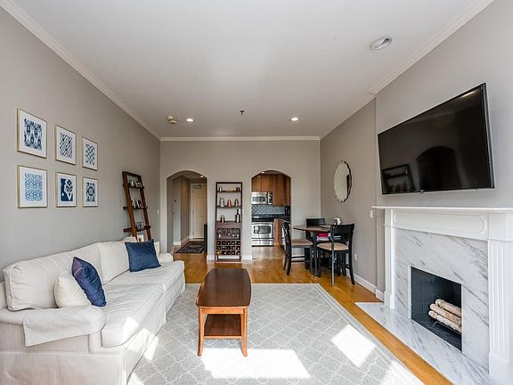 3rd image of 416 Marlborough St APT 707