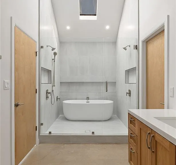 1912 Silverton Cir — Photo 11