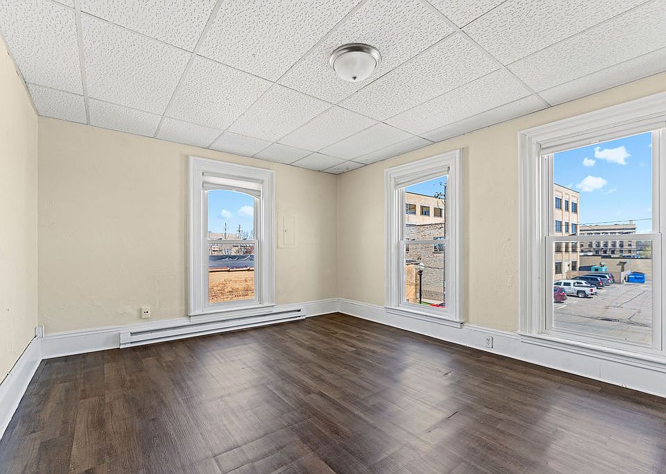 1st image of 211 Otter Ave