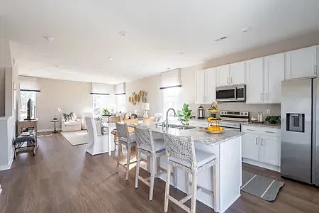 3 bed, 2.5 bath, 1477 sqft, $2,900 — Photo 2