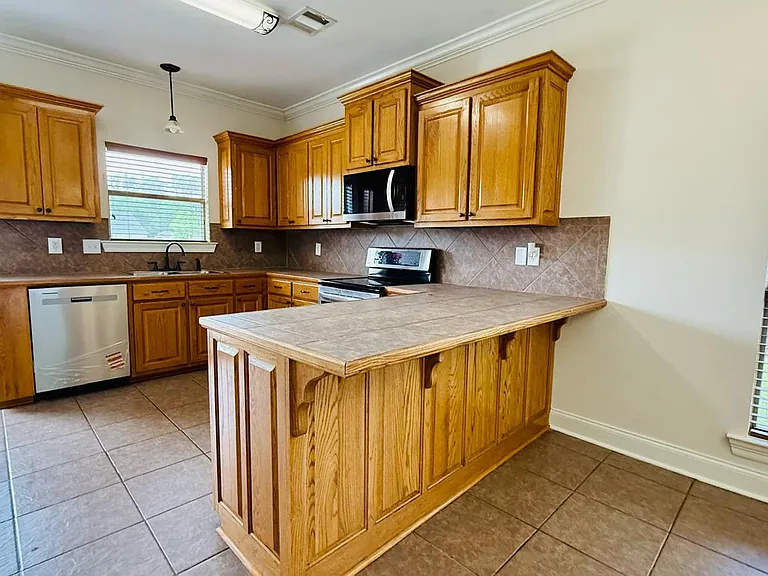 13134 Montrose Dr N — Photo 6