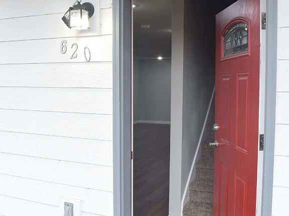 4th image of 618-620 Jury Ln #618