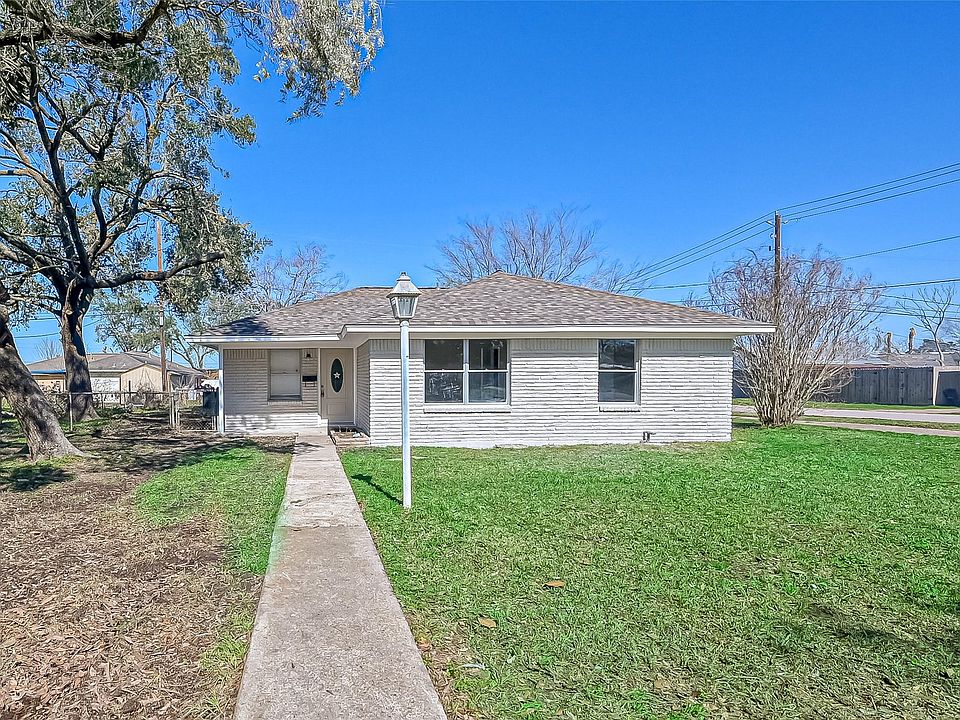 1st image of 2433 Estate Dr