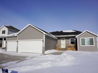 6695 Smylie Ln S, Fargo, ND 58104