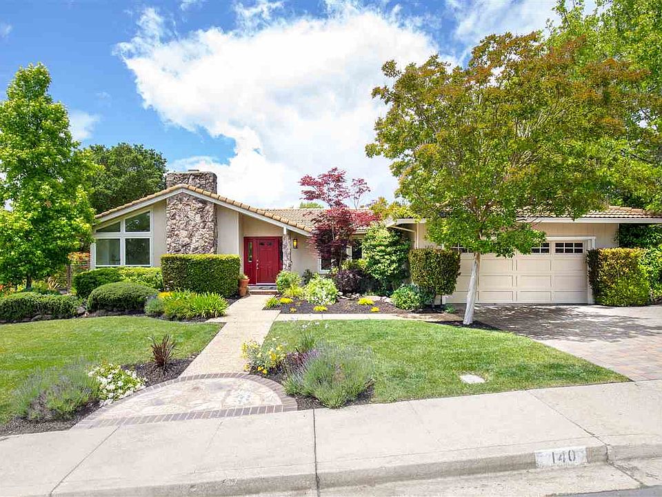 1st image of 140 Sandringham Dr S