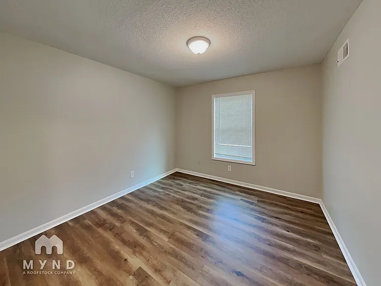 6590 Embassy Cir — Photo 12