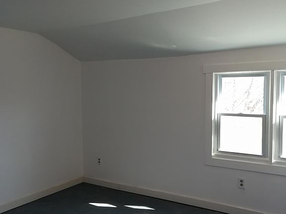 5th image of 171 Goodyear Ave