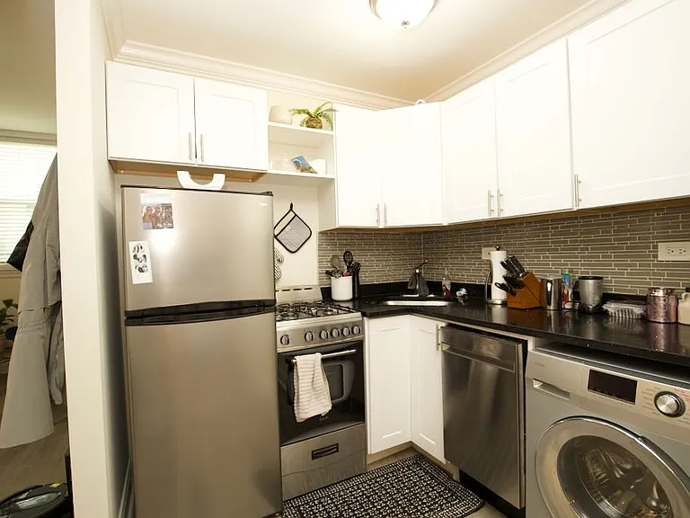 2129 N Dayton St #1G — Photo 2