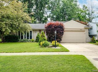 41133 Ivywood Ln, Plymouth, MI 48170