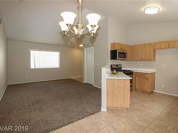 5th image of 925 Swiss St