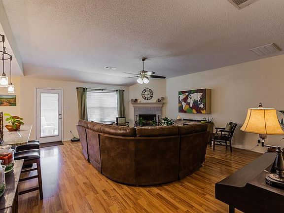 4th image of 302 Old Spanish Ct