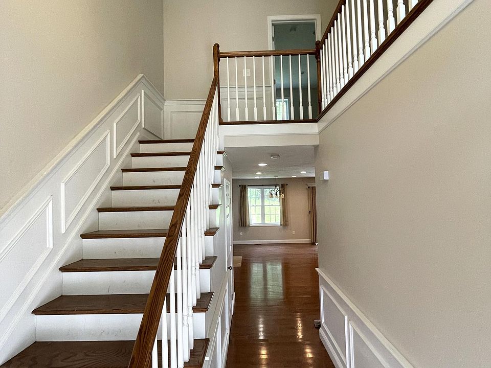 Entry Way w/ stairs and bannisters