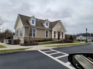 147 Meadow View Dr, Middletown, NY 10940