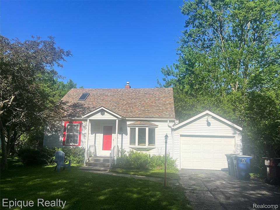 1st image of 2468 Fernwood Ave