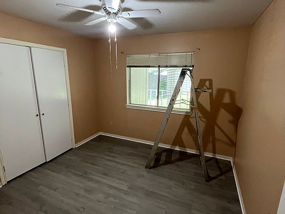 5th image of 4915 Woodford St