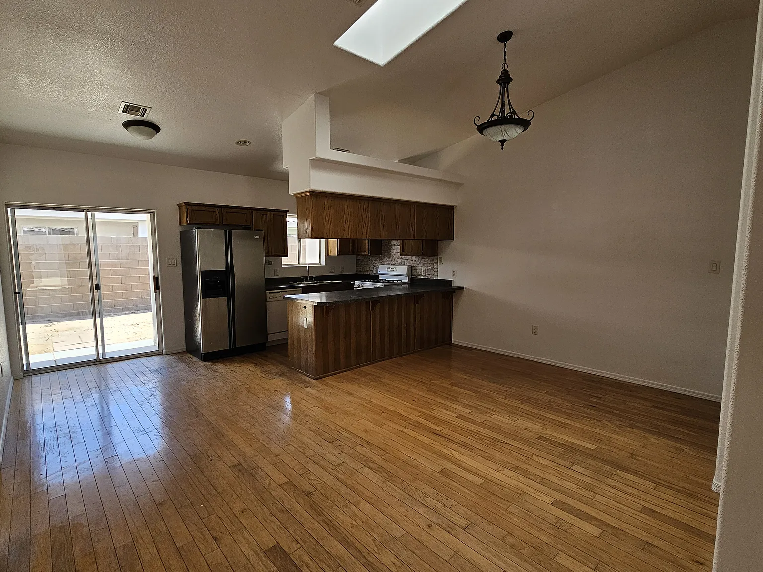 2 bed, 1200 sqft, $1,250 — Photo 4