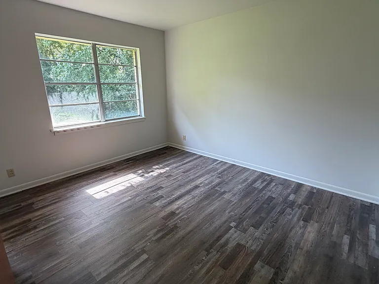 3501 Central St — Photo 9
