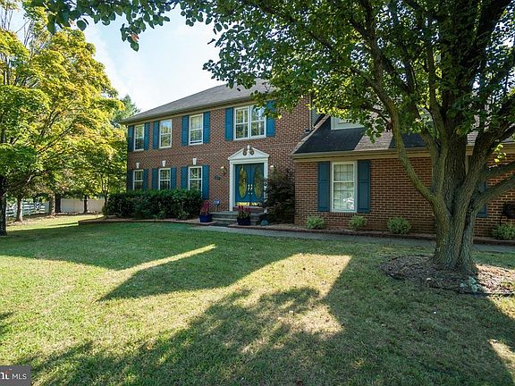 3rd image of 6925 Lakeland Way