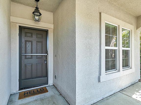 5th image of 325 Bayonne Ct