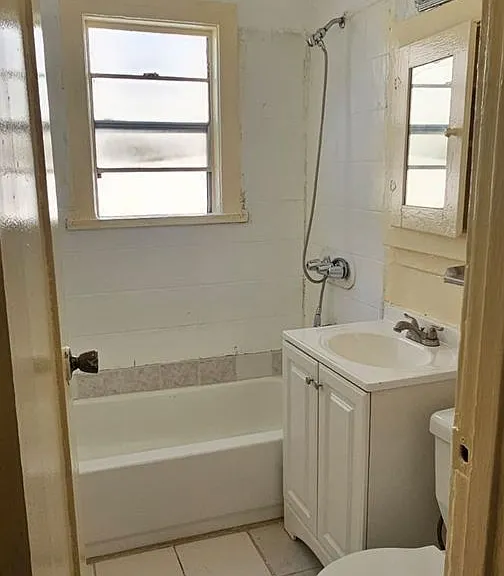 2651 S Manhattan Pl — Photo 6
