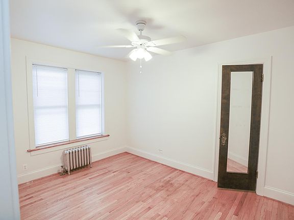 5th image of 2028 W Berwyn Ave #1A