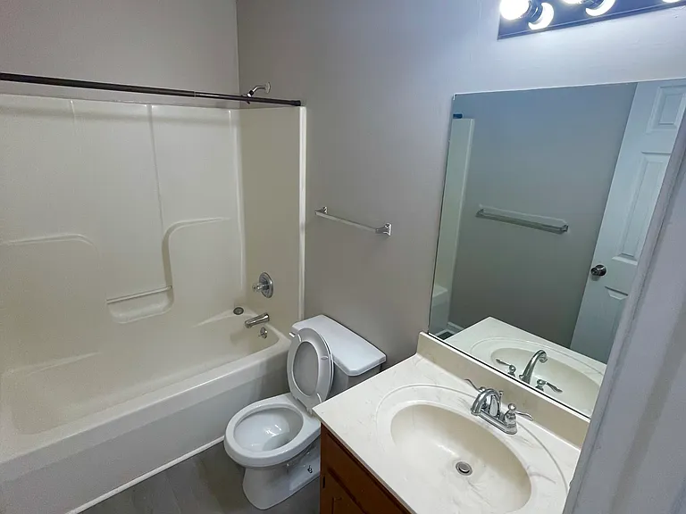 930 Van Buren Ave — Photo 8